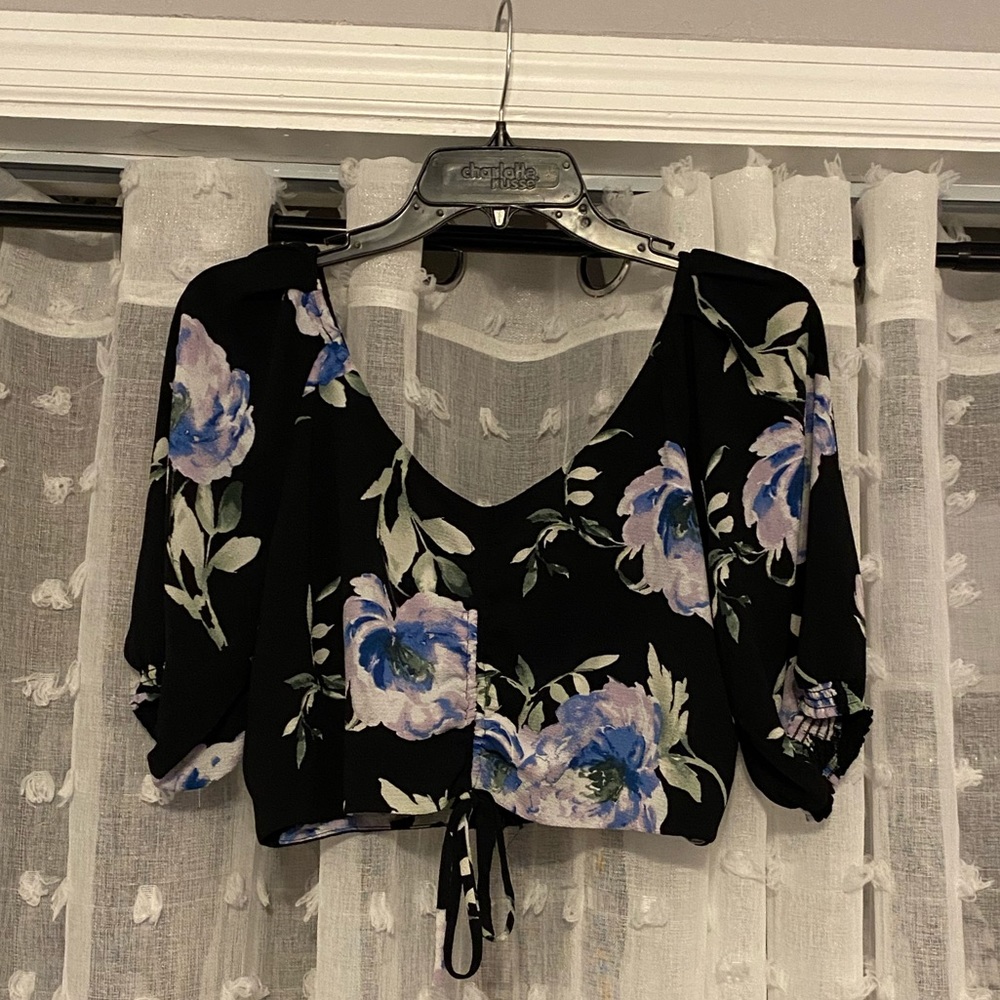 Adorable cropped floral peasant blouse